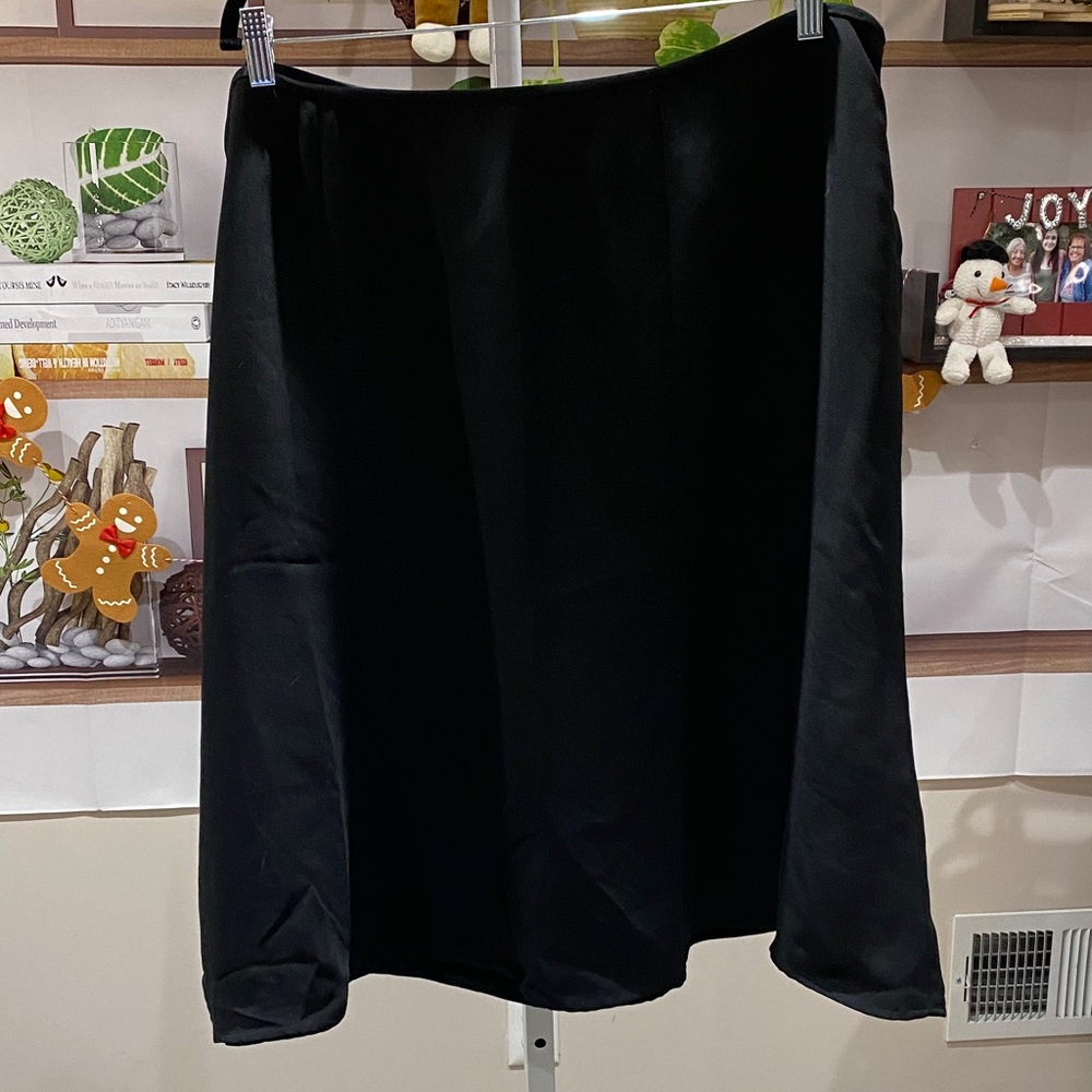 George Classic Black A-Line Skirt size 24W. Waist is 23. Length is 28.